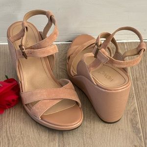 VIONIC Woman BONITA Sandals Size: 9.5M